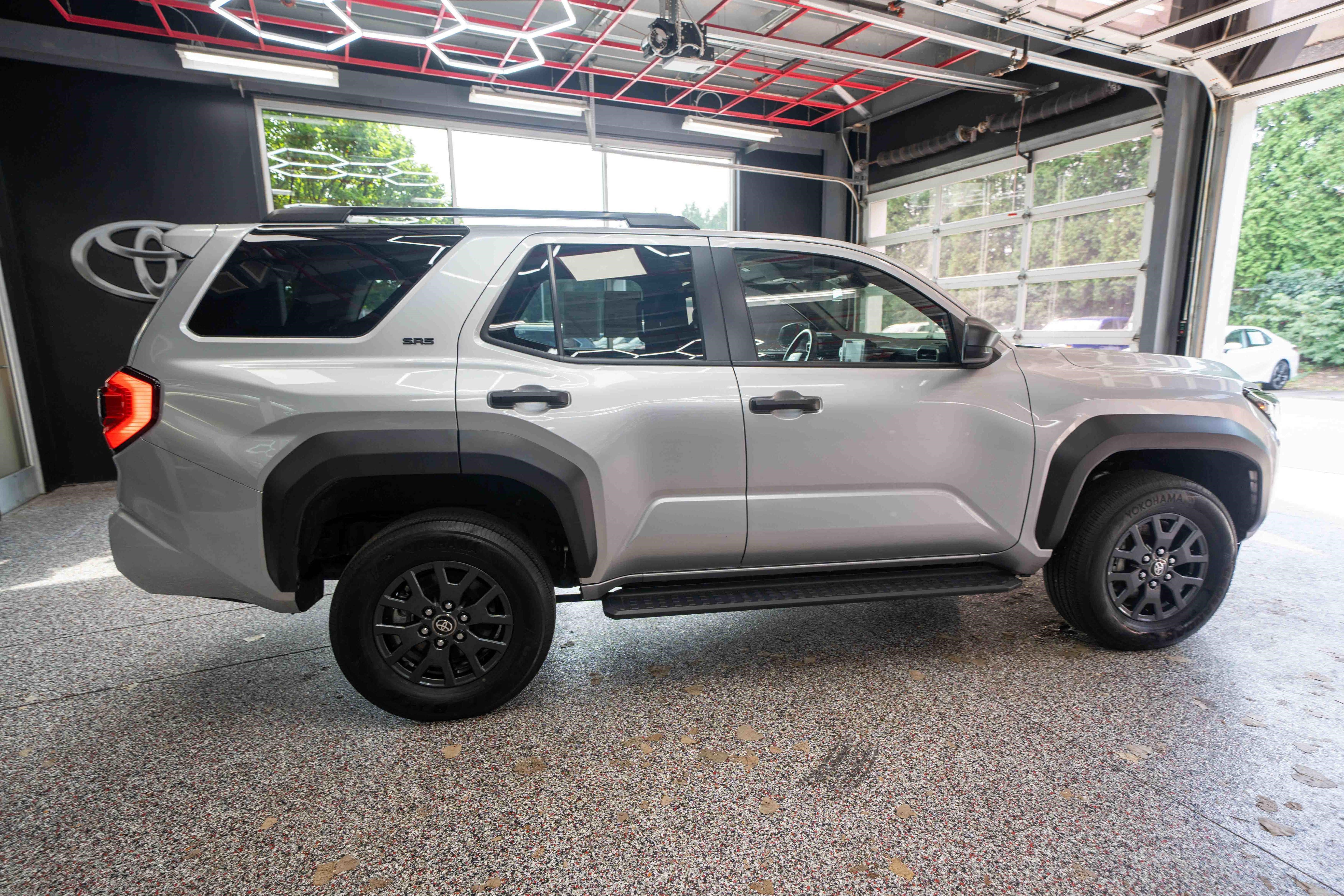 Certified 2025 Toyota 4Runner SR5 AWD/4WD image 5