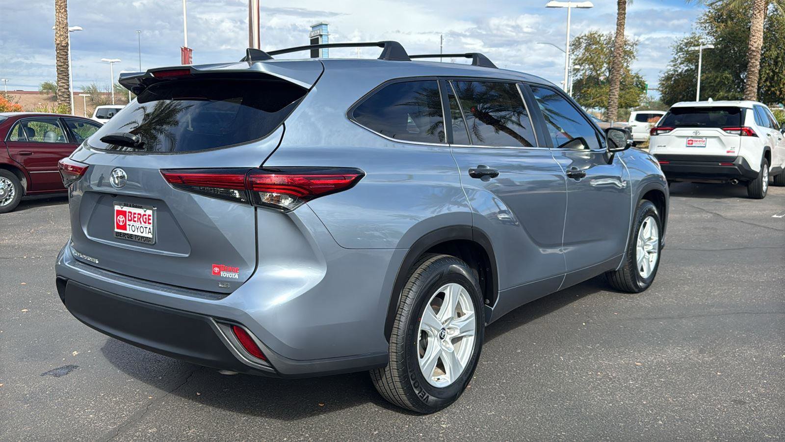 Certified 2023 Toyota Highlander LE image 7