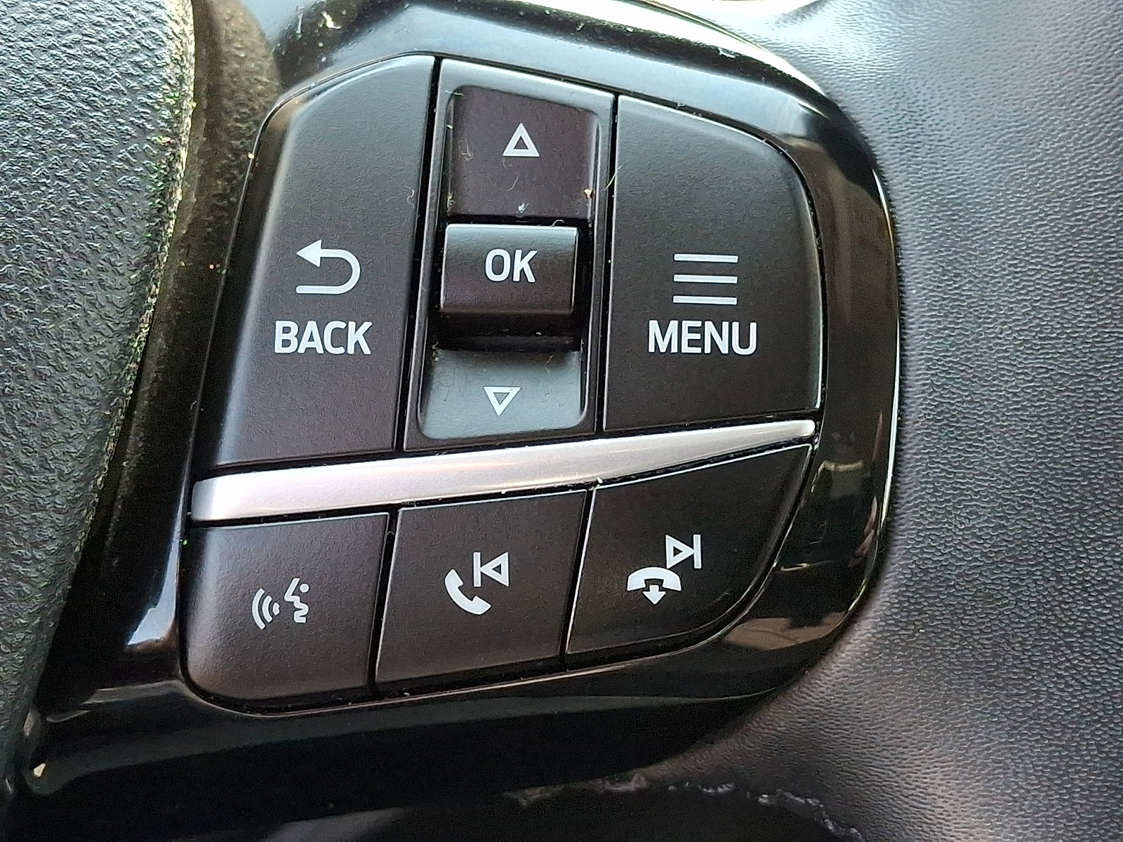 Used 2022 Ford Escape SE w/ SE Sport Appearance Package image 22