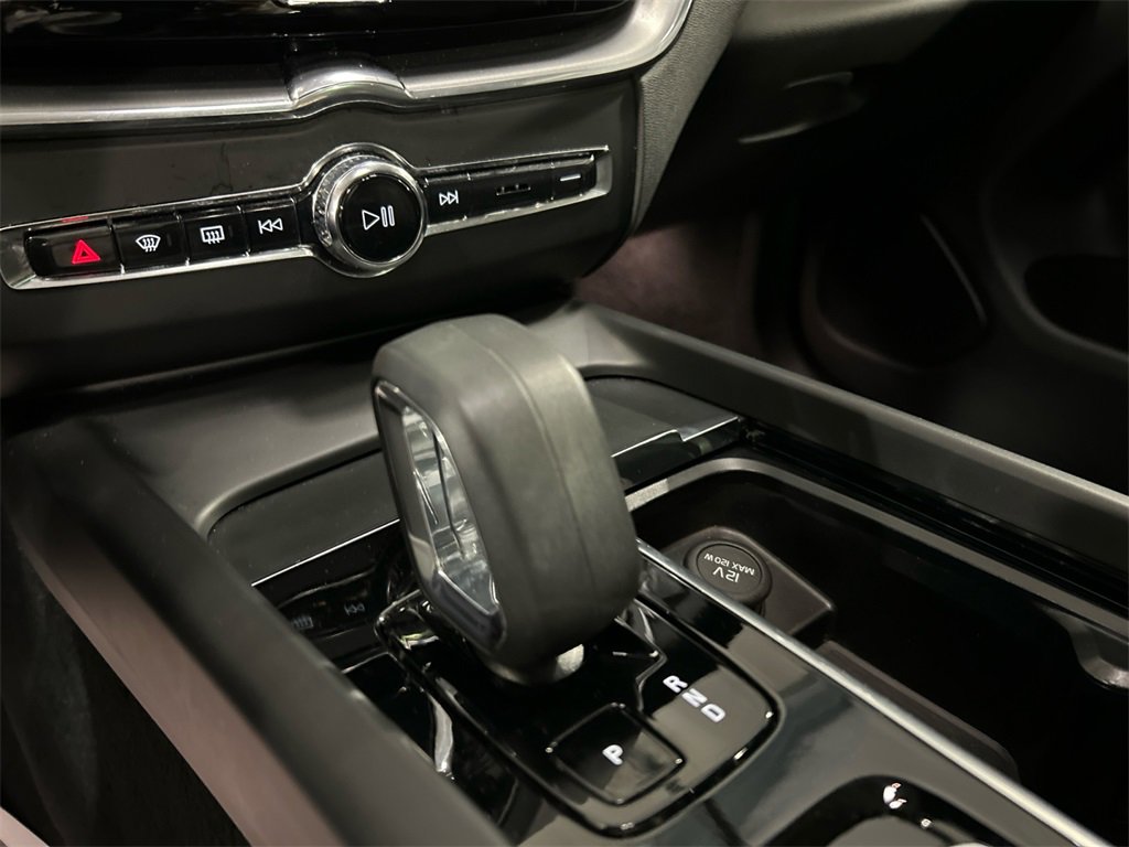 Certified 2023 Volvo XC60 B5 Core w/ Climate Package image 19