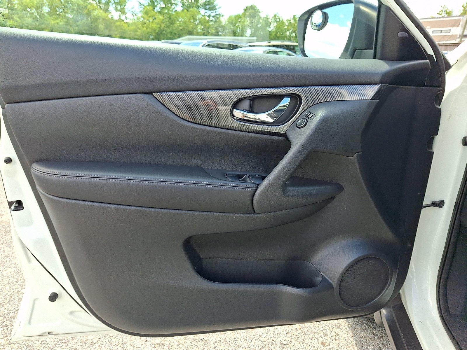 Used 2016 Nissan Rogue SL AWD/4WD image 13