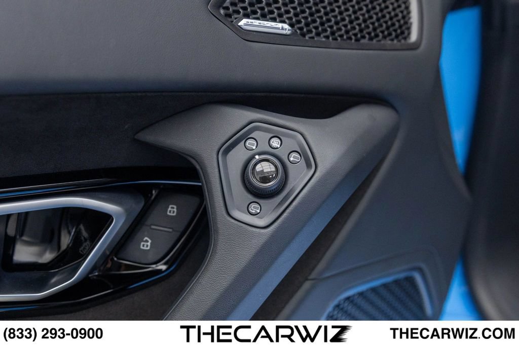 Used 2024 Lamborghini Huracan EVO AWD/4WD image 40