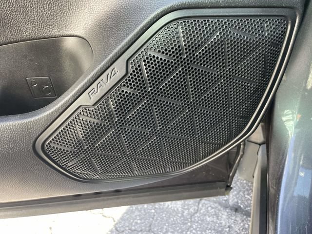 Used 2020 Toyota RAV4 LE FWD image 25