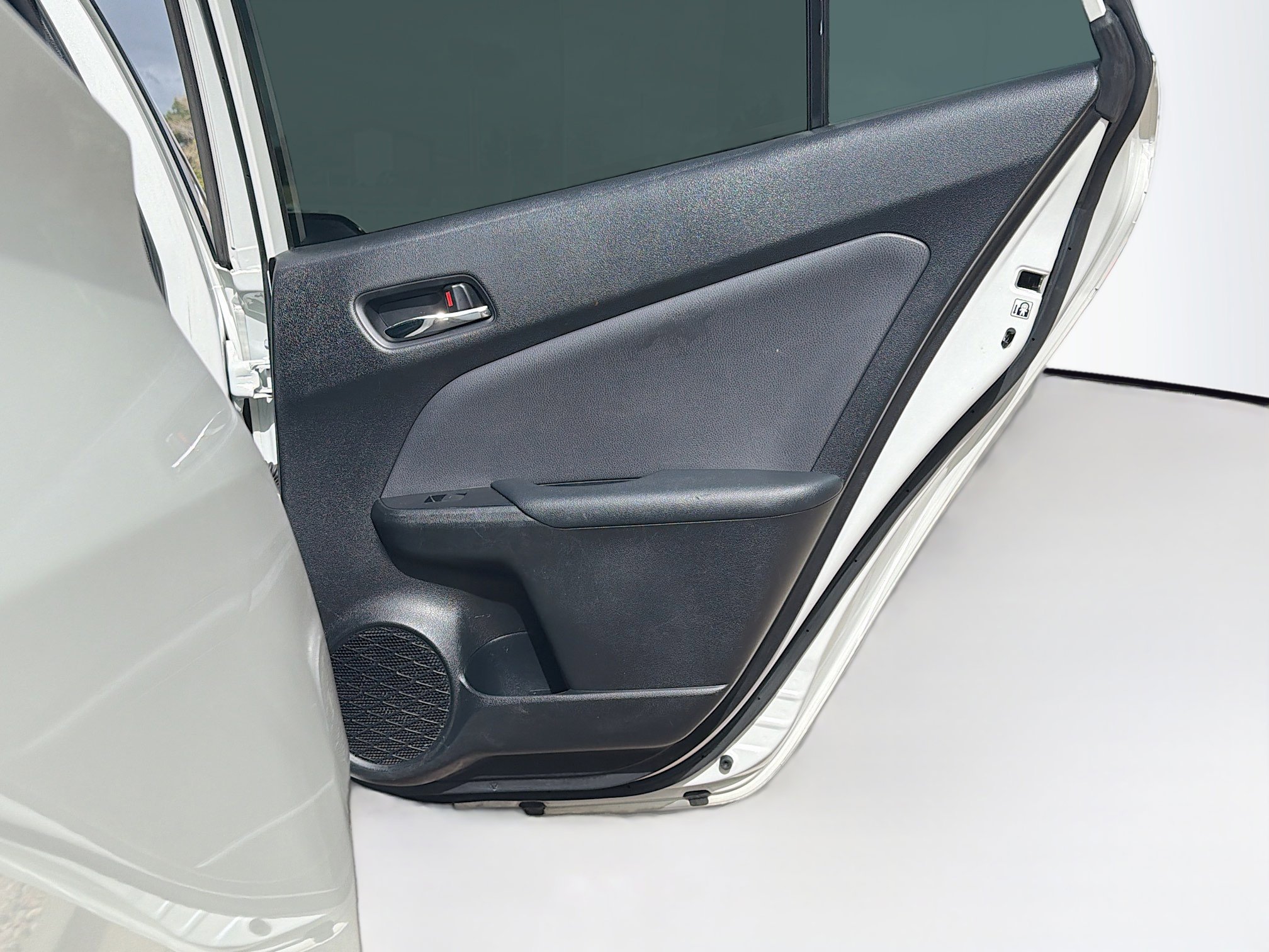 Used 2020 Toyota Prius XLE image 29