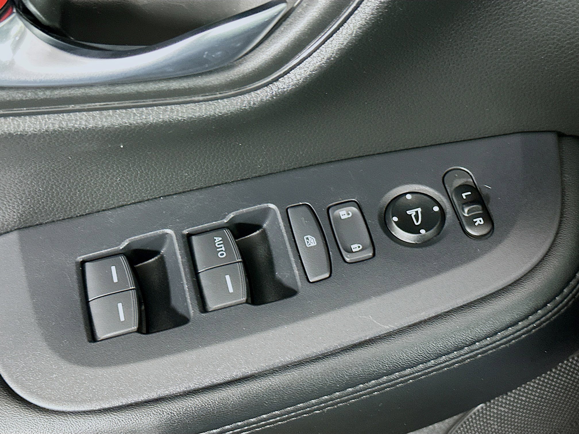 Used 2025 Honda HR-V LX image 15