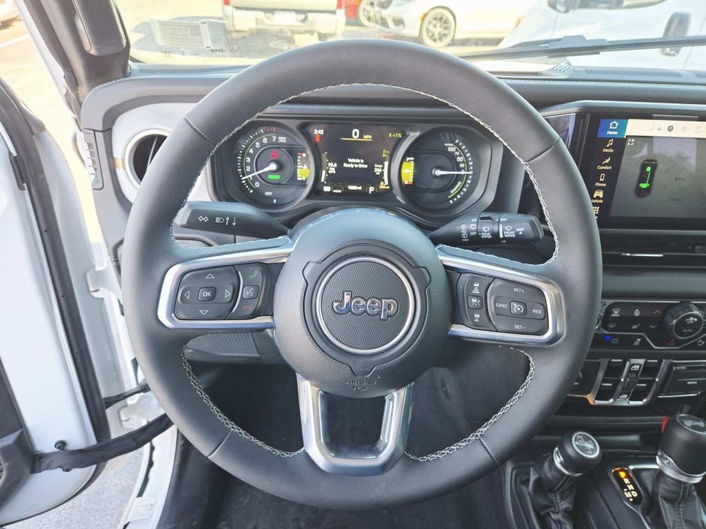 Used 2025 Jeep Wrangler Unlimited Sahara w/ Safety Group image 19