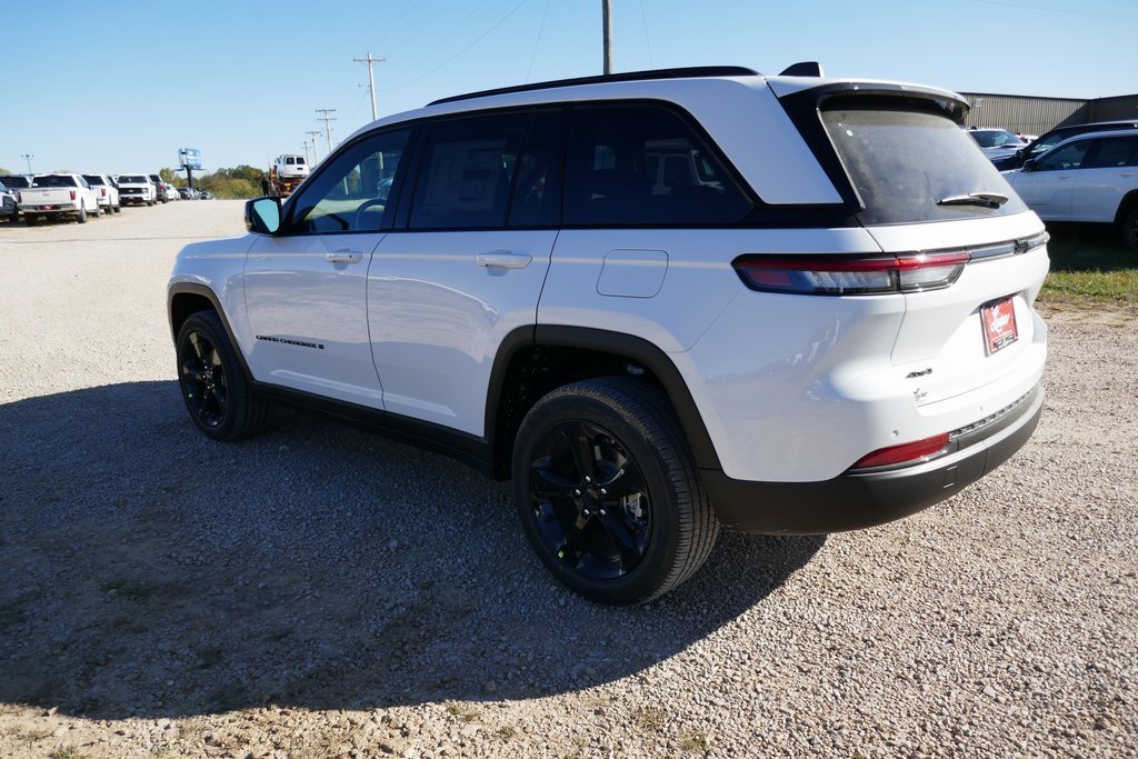 New 2025 Jeep Grand Cherokee Altitude image 6