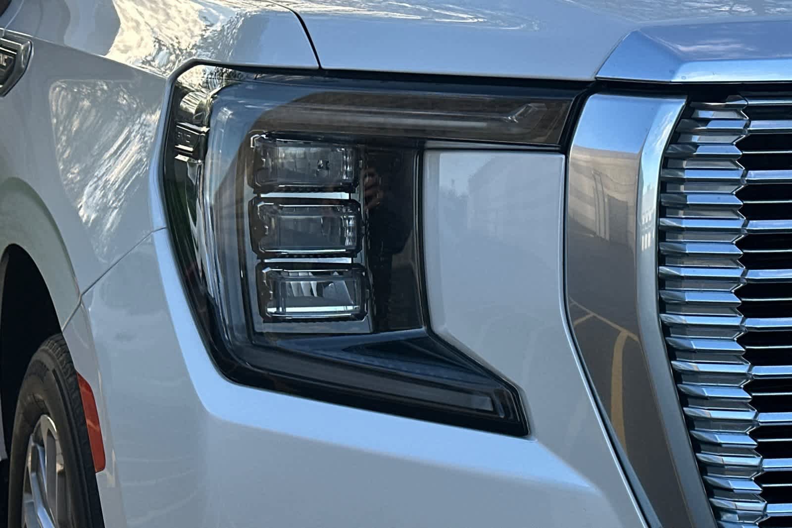Used 2021 GMC Yukon Denali w/ Denali Ultimate Package AWD/4WD image 9