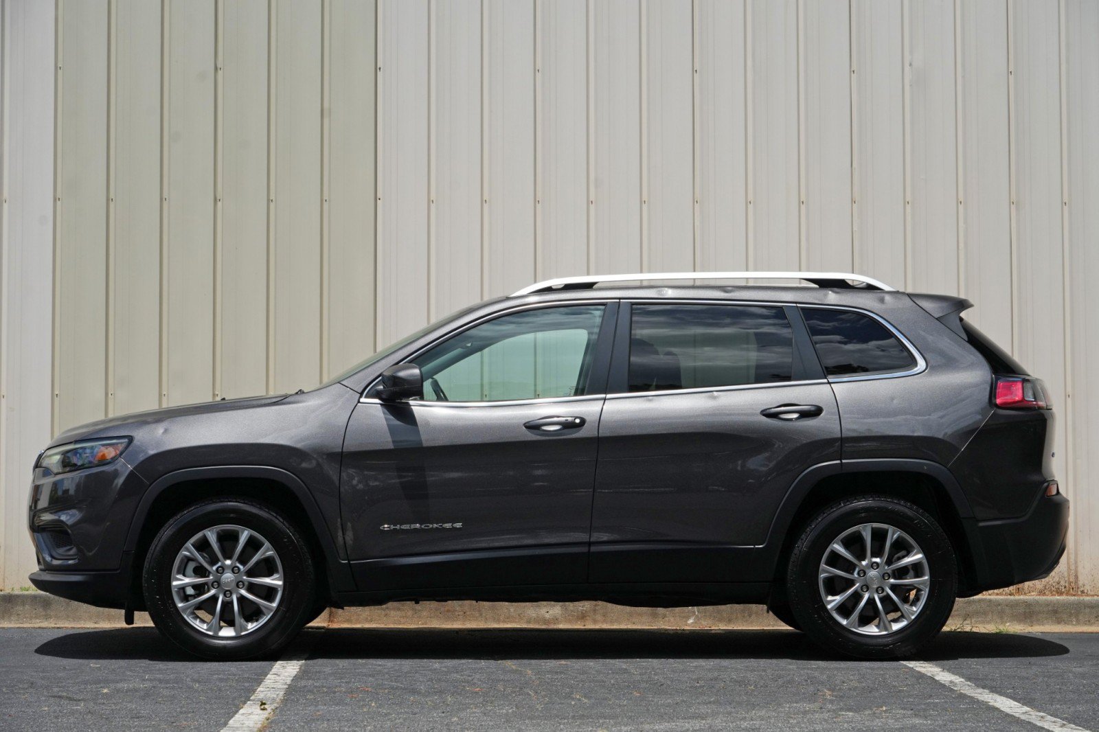 Used 2021 Jeep Cherokee Latitude Lux w/ Comfort/Convenience Group AWD/4WD image 8