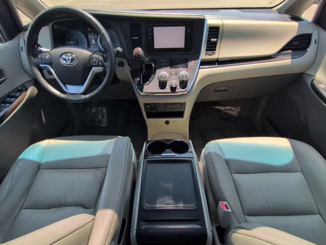 Used 2015 Toyota Sienna XLE FWD image 14