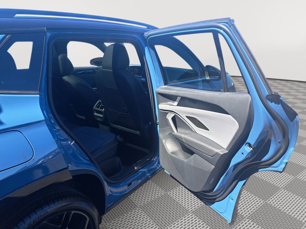 New 2025 Volkswagen Tiguan SE R-Line image 15