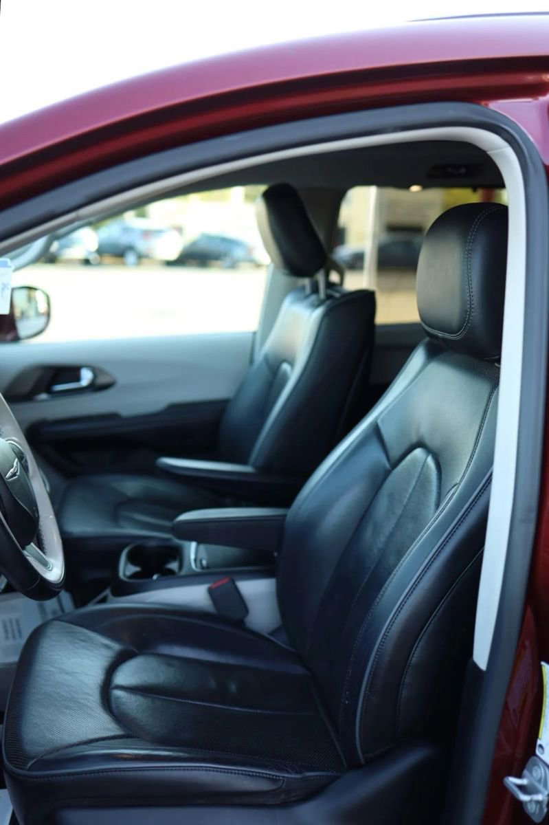 Used 2019 Chrysler Pacifica Limited FWD image 15