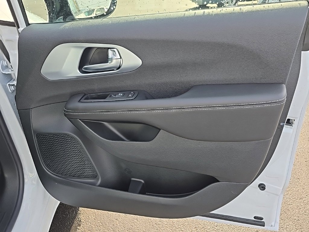 New 2026 Chrysler Pacifica Limited w/ S Appearance Package image 55