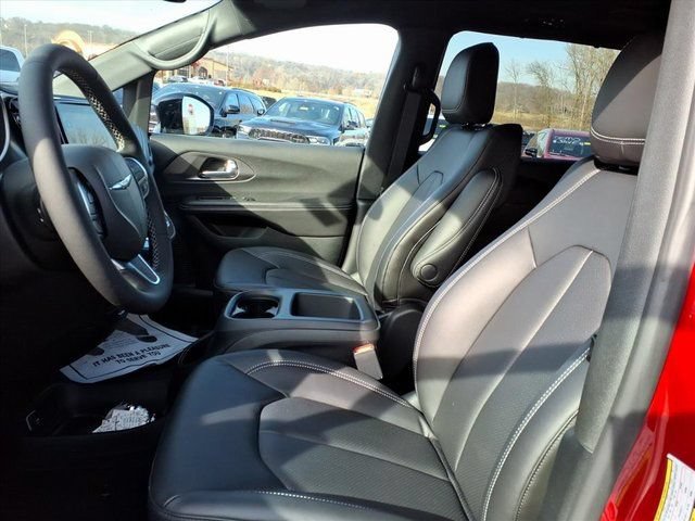 New 2026 Chrysler Pacifica Select FWD image 7