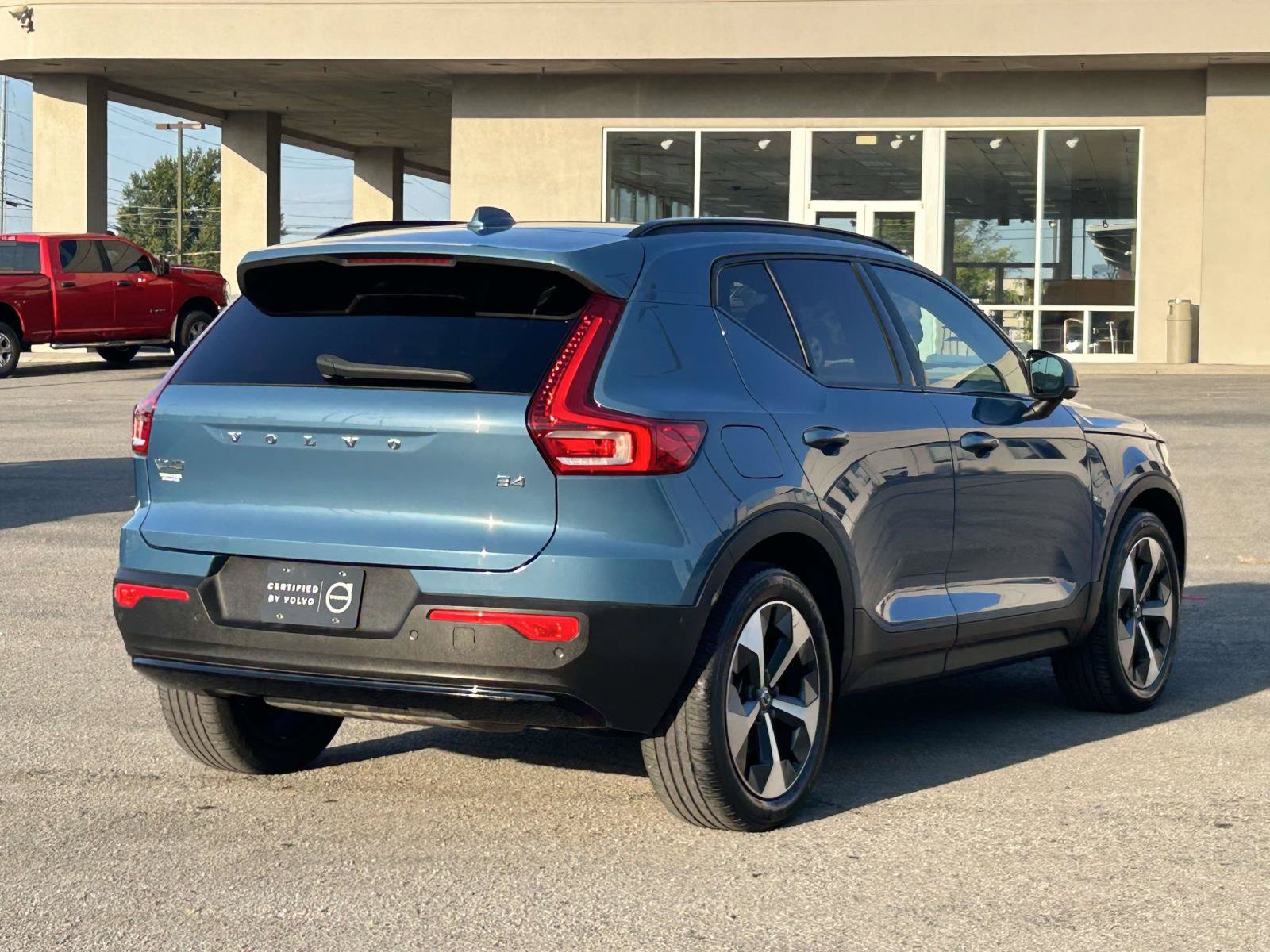 Certified 2023 Volvo XC40 B4 Ultimate FWD image 7