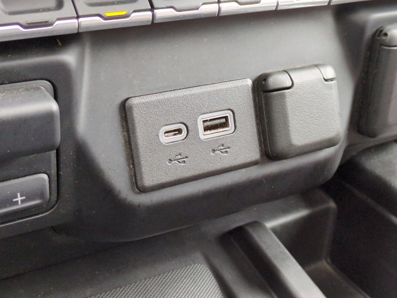 Used 2023 Chevrolet Silverado 2500 High Country w/ Z71 Off-Road Package AWD/4WD image 39