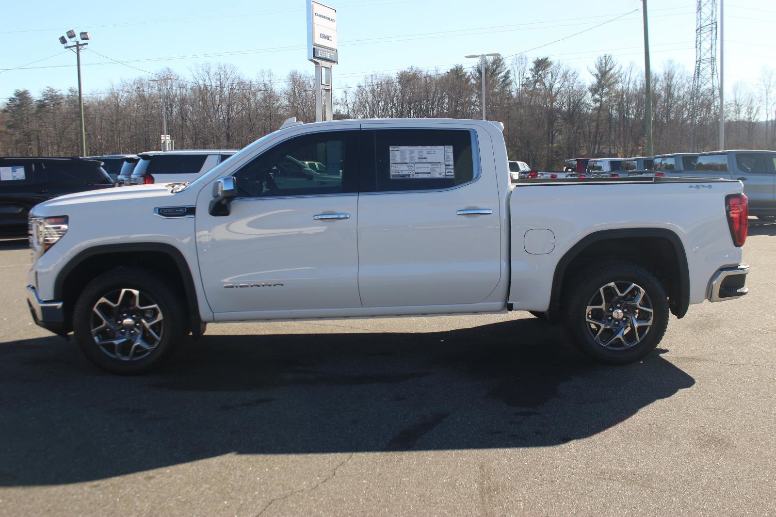 New 2026 GMC Sierra 1500 SLT image 4