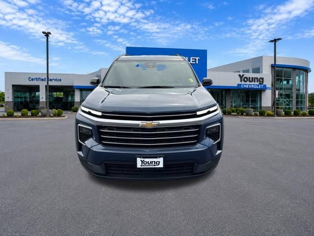 Used 2026 Chevrolet Traverse LT AWD/4WD image 2
