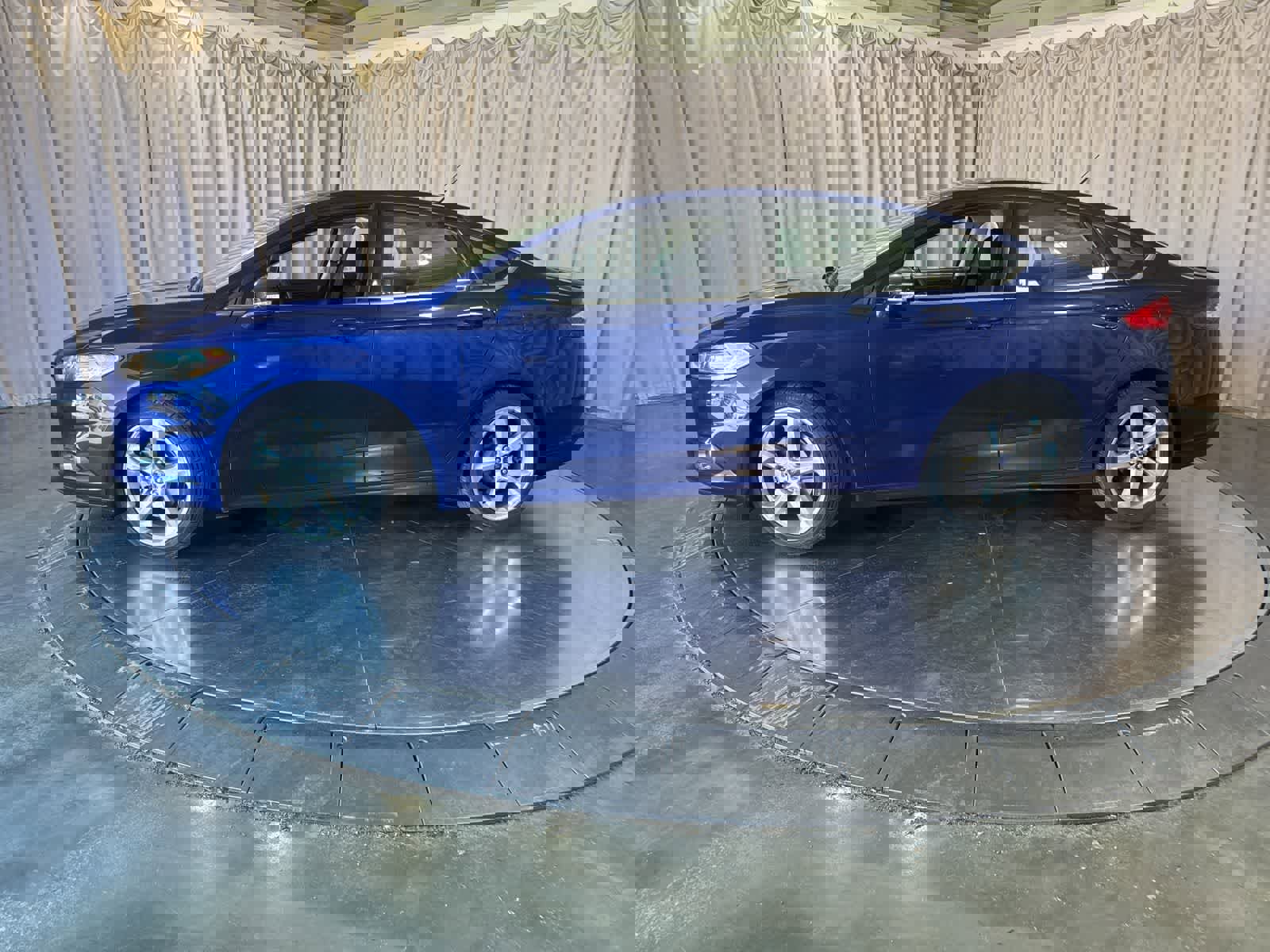 Used 2015 Ford Fusion SE w/ Equipment Group 201A image 6