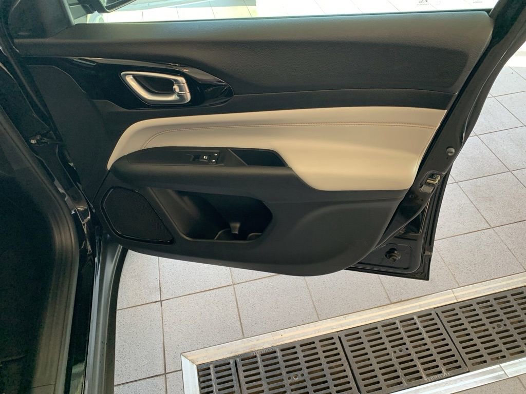 Used 2022 Jeep Compass Limited AWD/4WD image 19