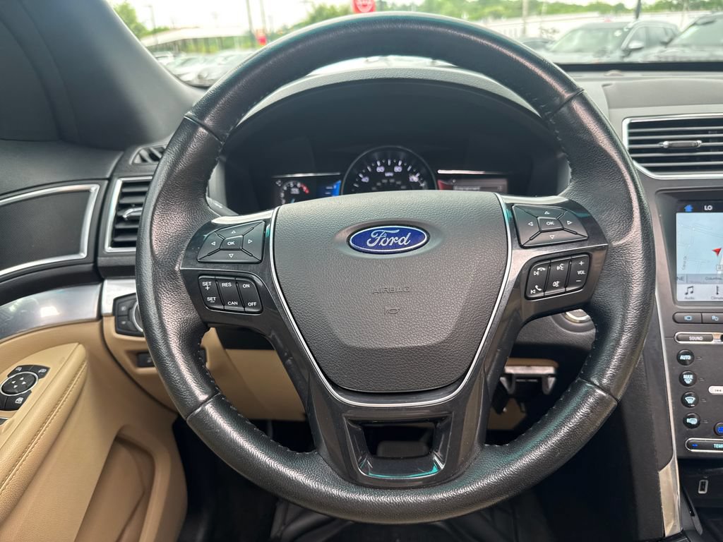 Used 2017 Ford Explorer Limited w/ Equipment Group 301A FWD image 14