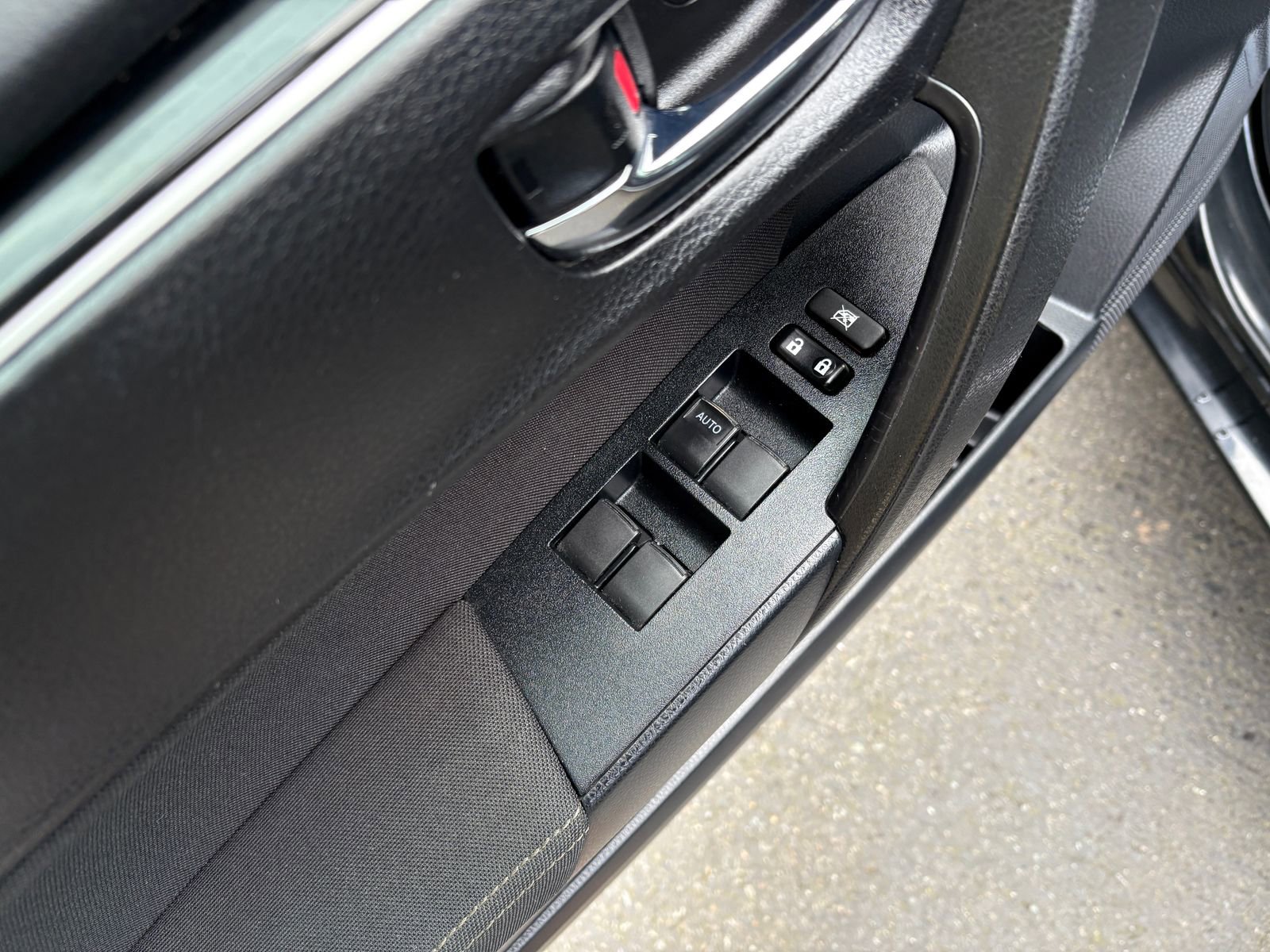 Used 2018 Toyota Corolla LE image 14