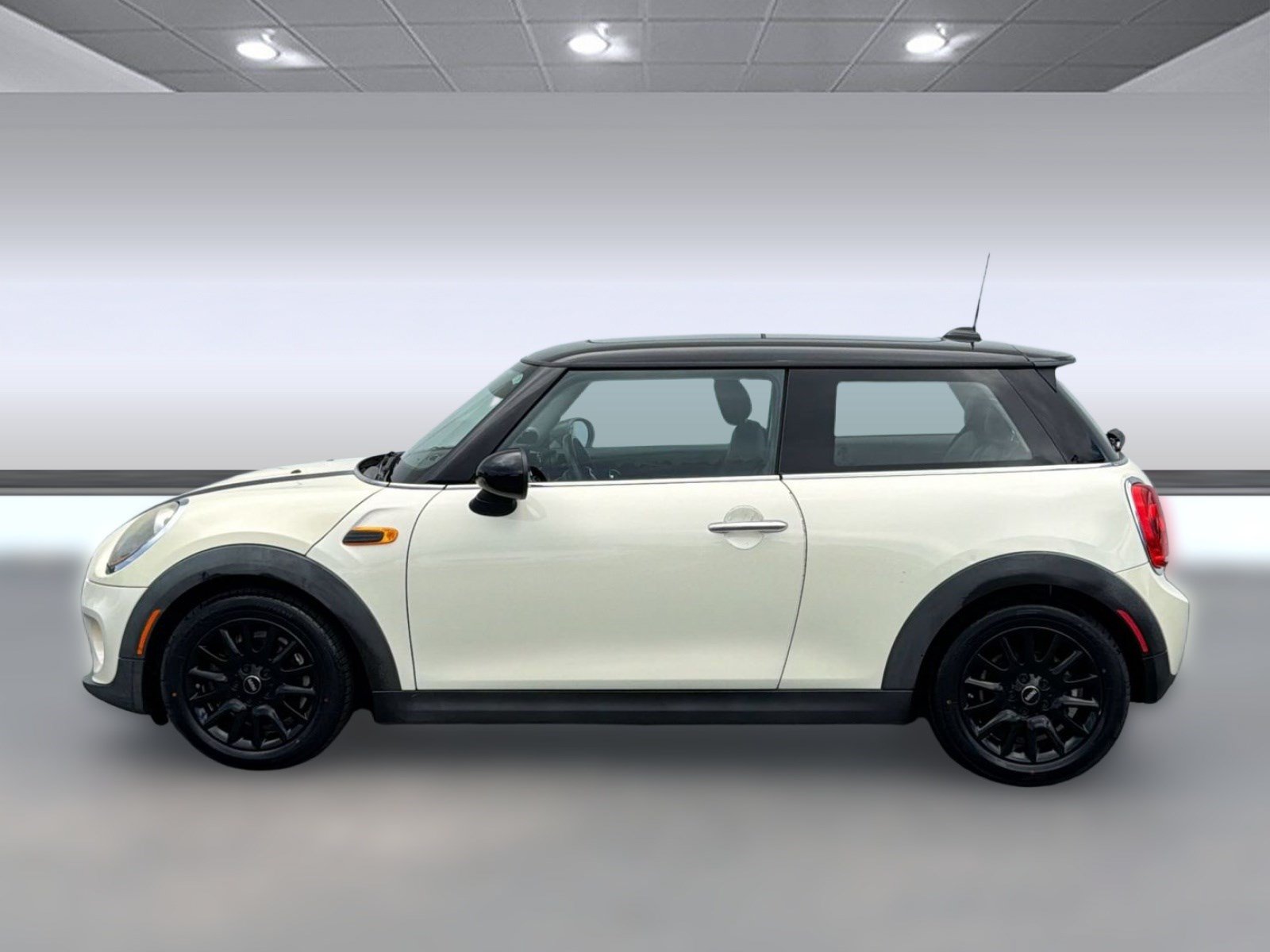 Used 2016 MINI Cooper 2-Door Hardtop FWD image 2