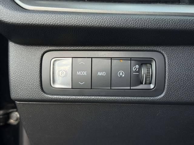 Used 2025 Chevrolet Traverse LT AWD/4WD image 21