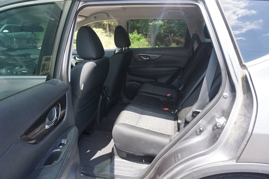Used 2019 Nissan Rogue S w/ Special Edition Package FWD image 11