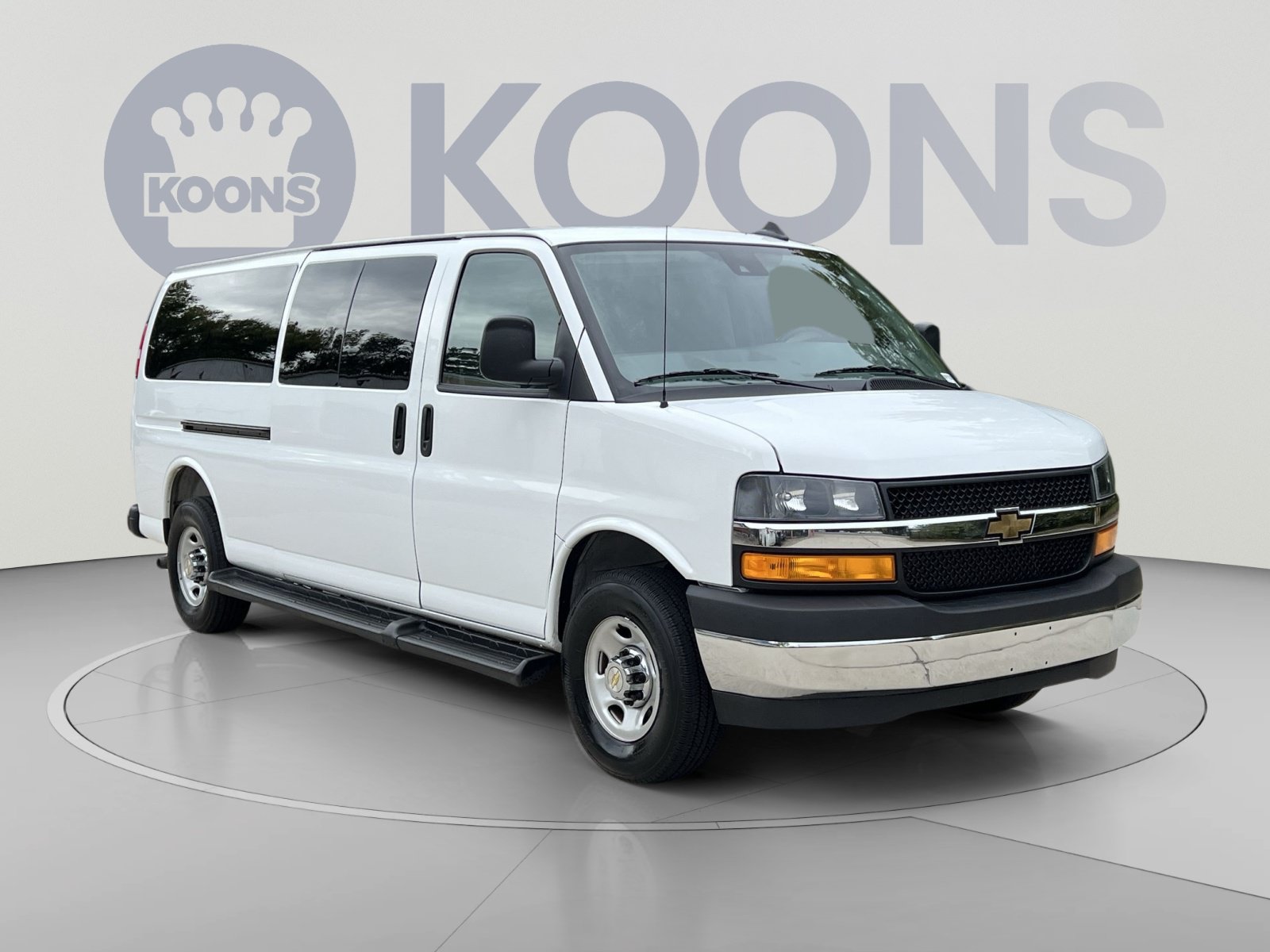 Used 2025 Chevrolet Express 3500 LT w/ LT Preferred Equipment Group RWD image 10