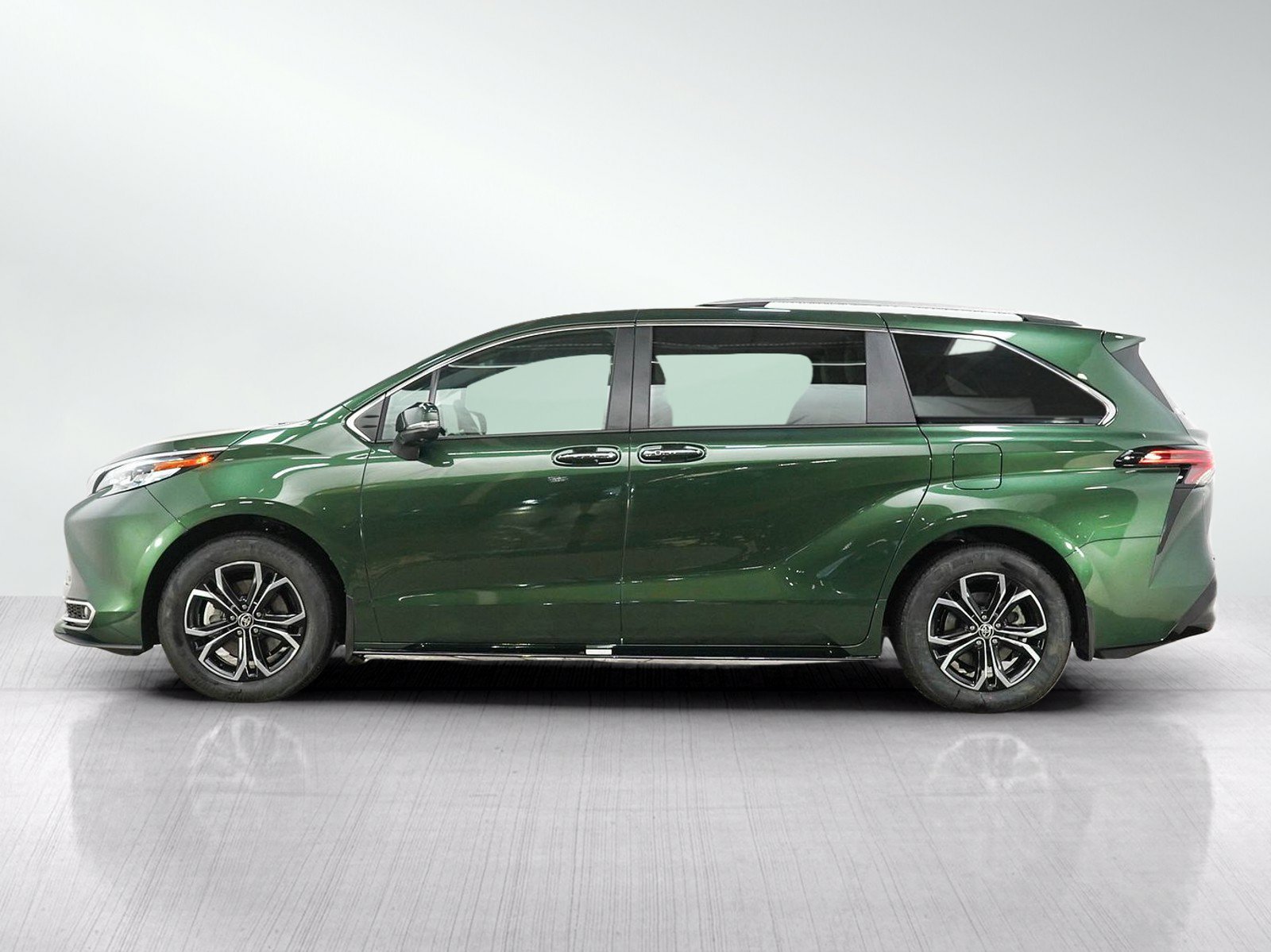 Used 2026 Toyota Sienna Platinum AWD/4WD image 2