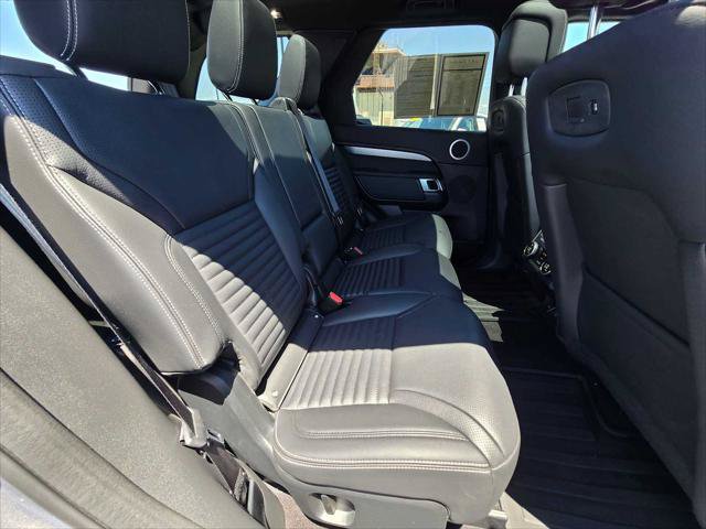 Used 2025 Land Rover Discovery Dynamic SE AWD/4WD image 12