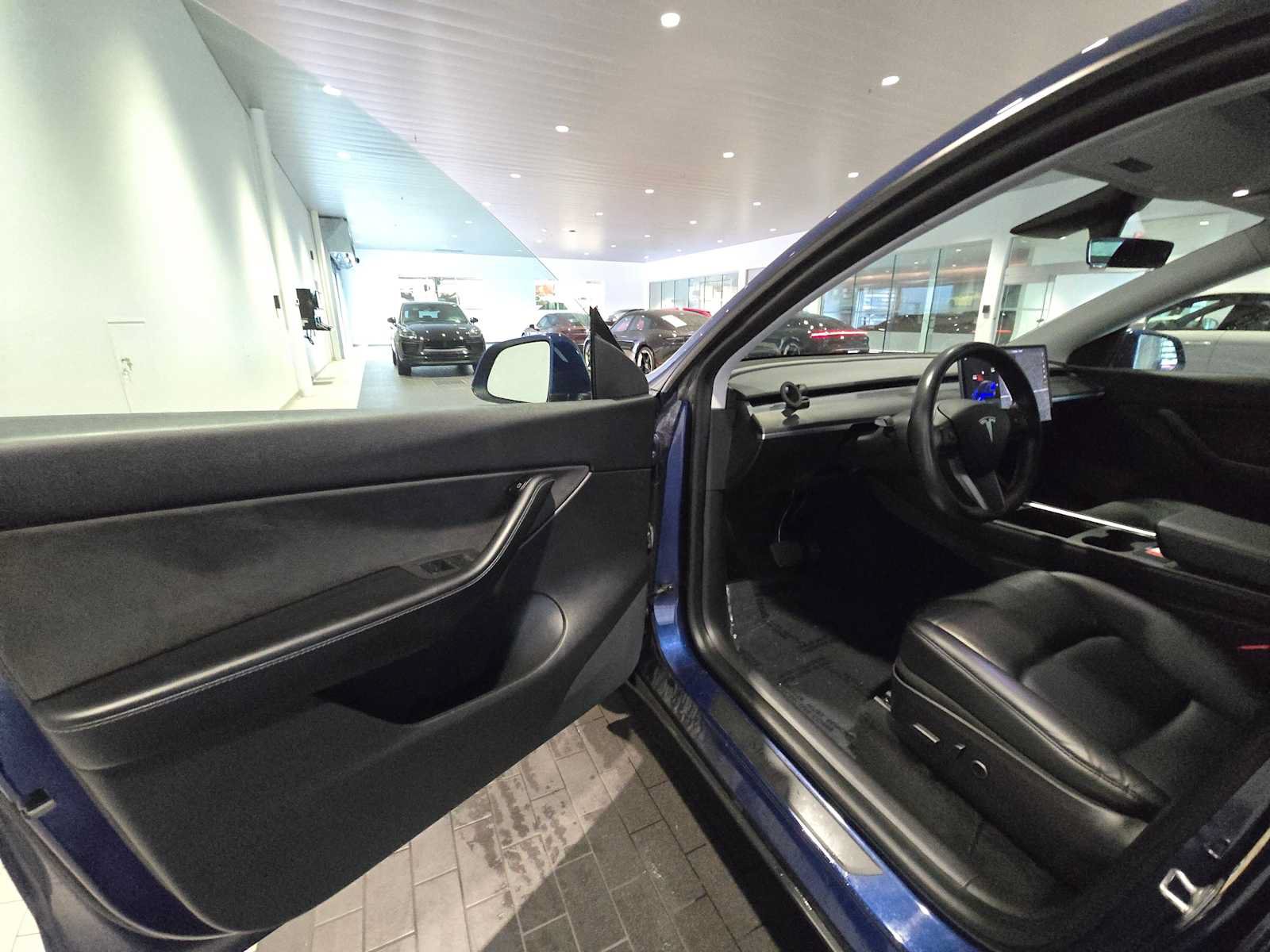 Used 2021 Tesla Model Y Long Range AWD/4WD image 22
