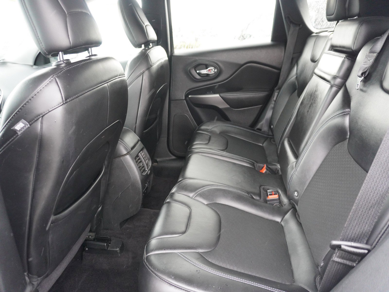 Used 2019 Jeep Cherokee Latitude Plus w/ Comfort/Convenience Group AWD/4WD image 13