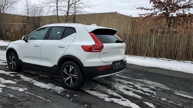 Used 2025 Volvo XC40 B5 Core image 6