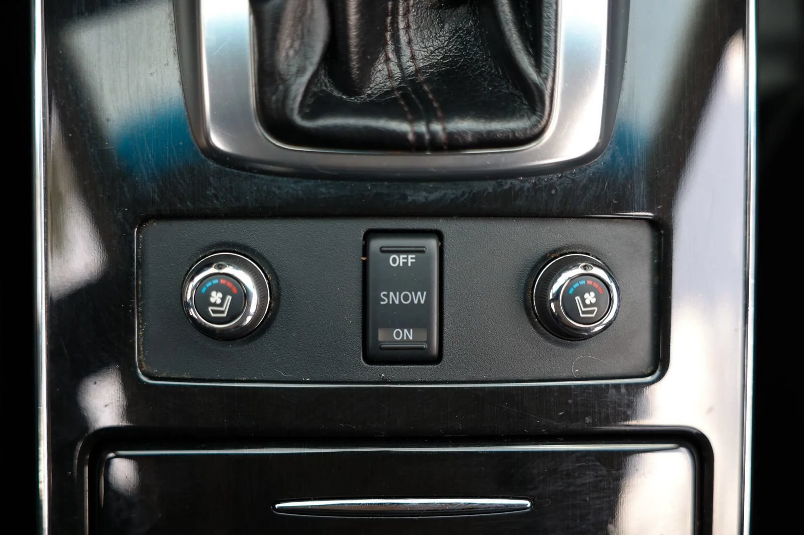 Used 2011 INFINITI FX35 2WD w/ Premium Pkg image 38