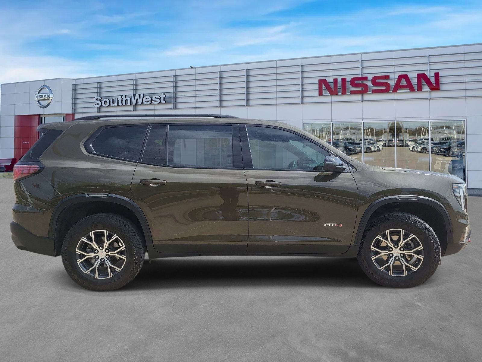 Used 2024 GMC Acadia AT4 w/ Luxury Package AWD/4WD image 5