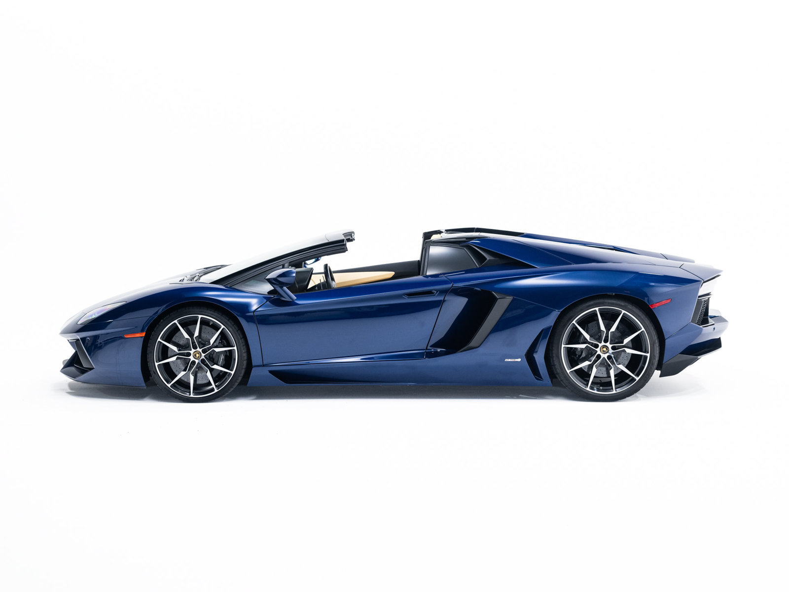 Used 2013 Lamborghini Aventador LP 700-4 AWD/4WD image 3