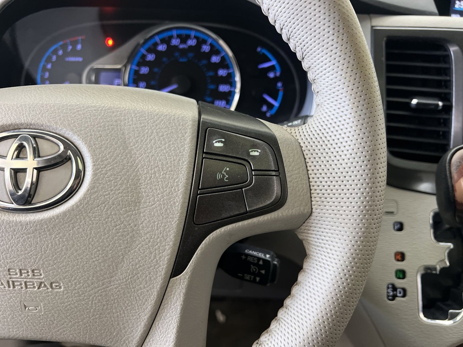 Used 2013 Toyota Sienna XLE image 30