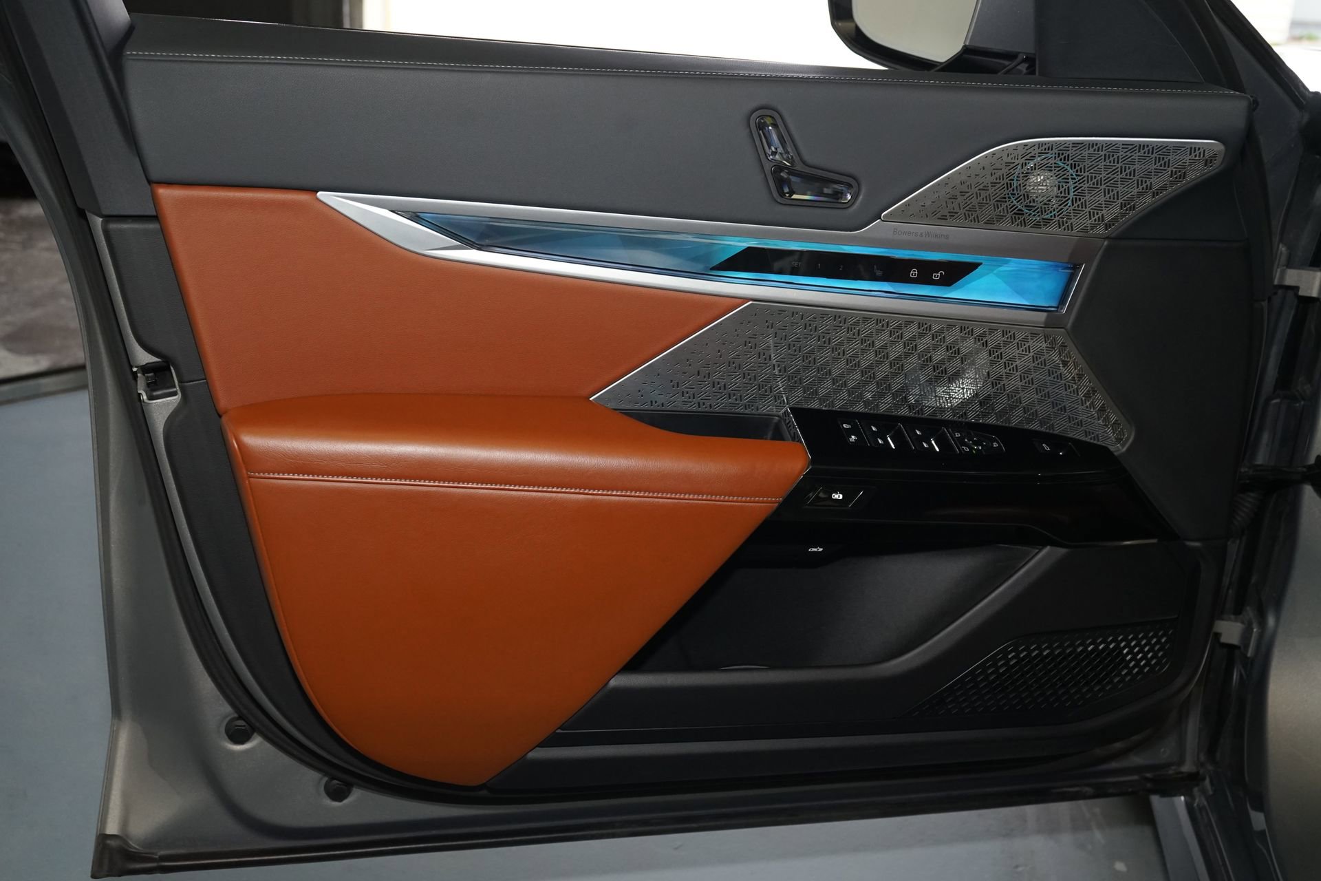 Used 2023 BMW 740i image 26