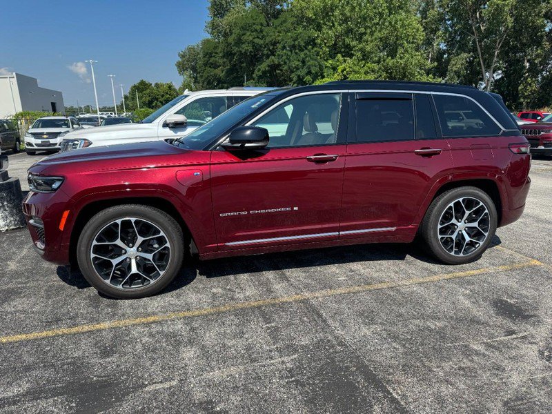 Used 2024 Jeep Grand Cherokee Summit AWD/4WD image 4