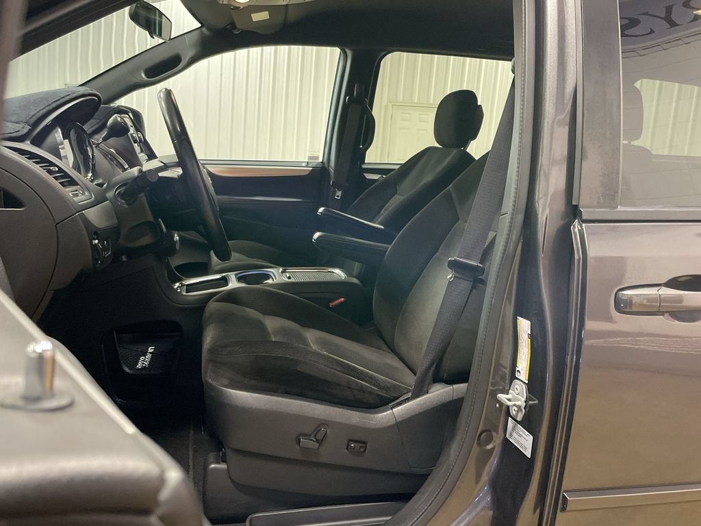 Used 2016 Dodge Grand Caravan SXT FWD image 14