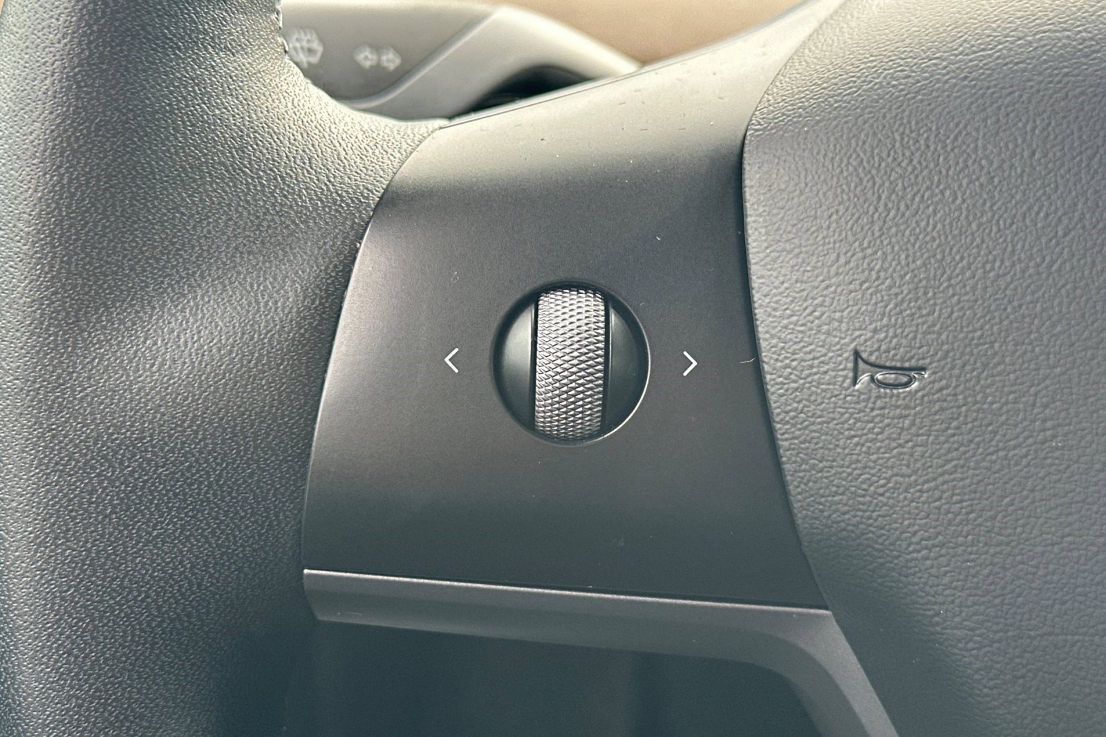 Used 2022 Tesla Model Y Long Range image 30