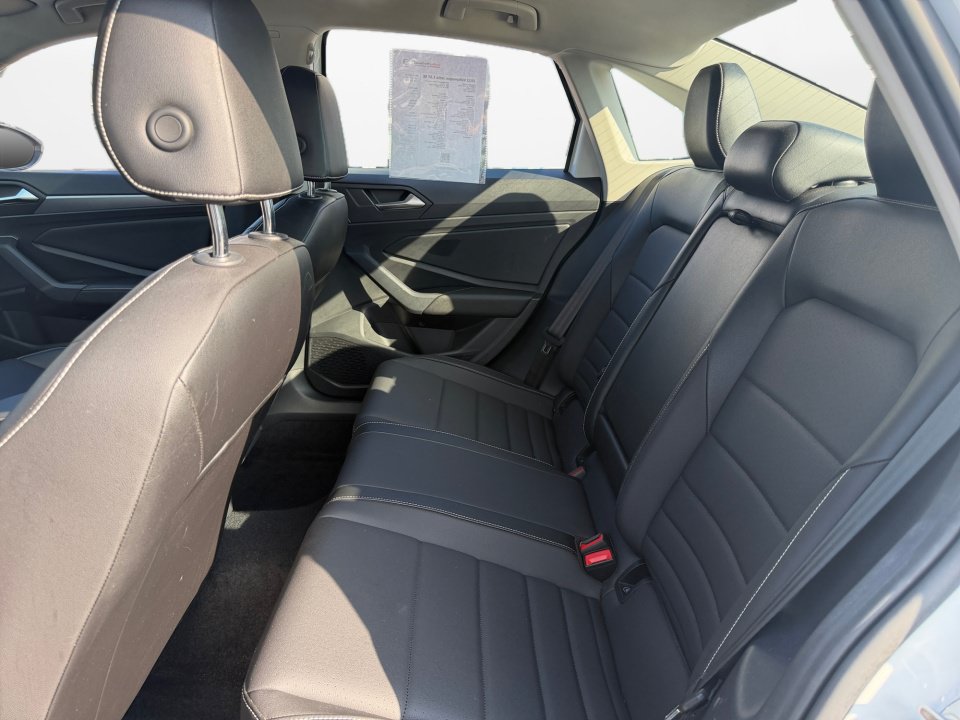 Certified 2022 Volkswagen Jetta SE FWD image 13