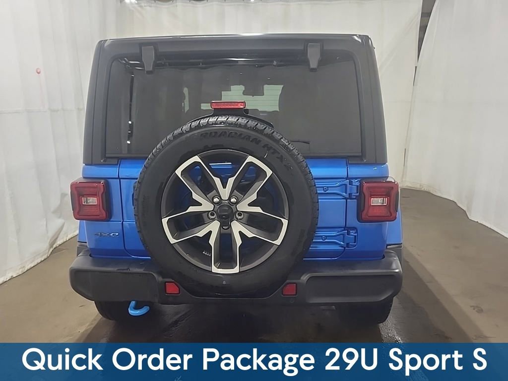 Used 2024 Jeep Wrangler Unlimited w/ Convenience Group AWD/4WD image 3