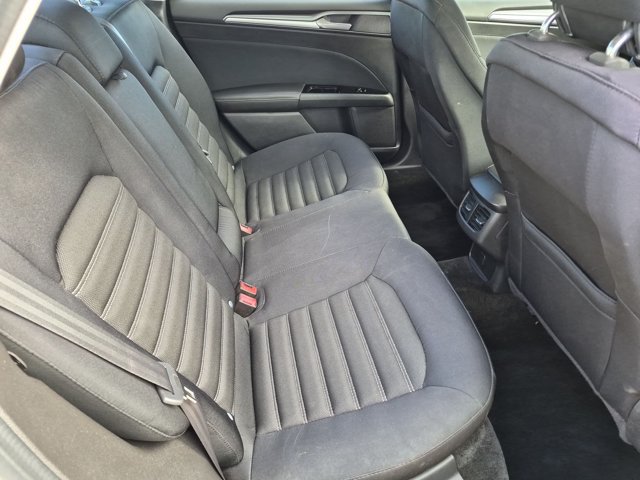 Used 2015 Ford Fusion SE FWD image 19