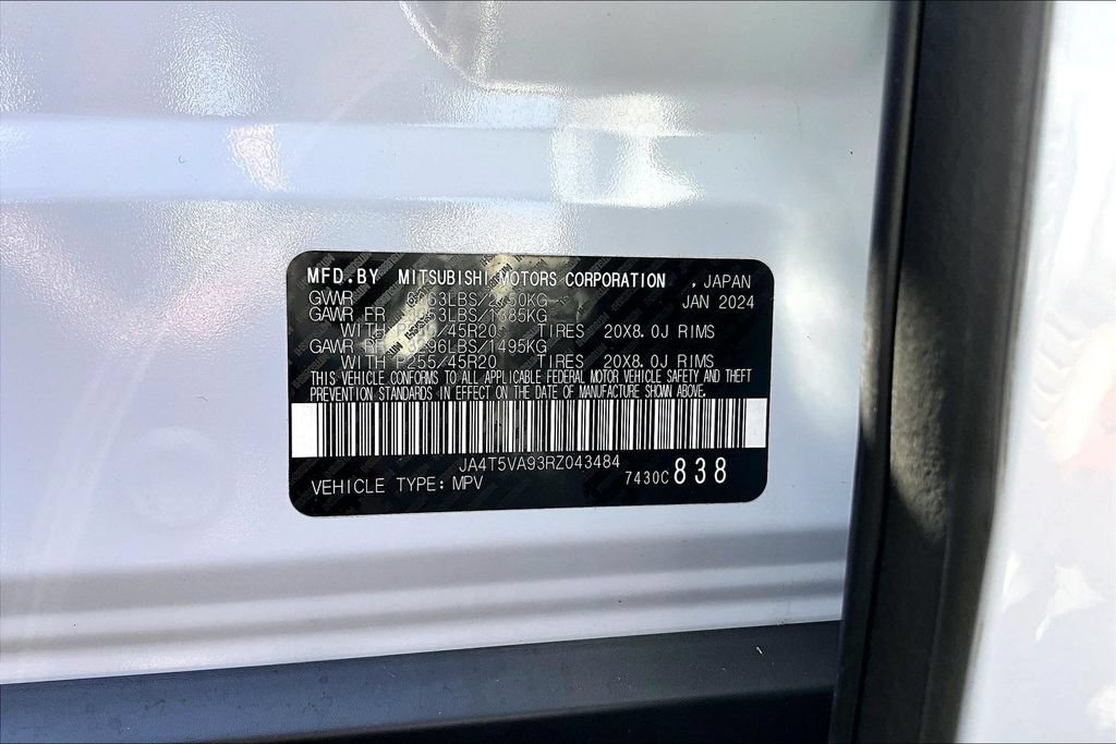 Used 2024 Mitsubishi Outlander 4WD Plug-In Hybrid image 32