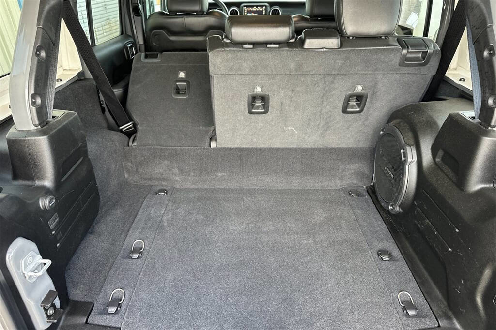 Used 2022 Jeep Wrangler Unlimited Rubicon 4xe w/ Cold Weather Group image 15