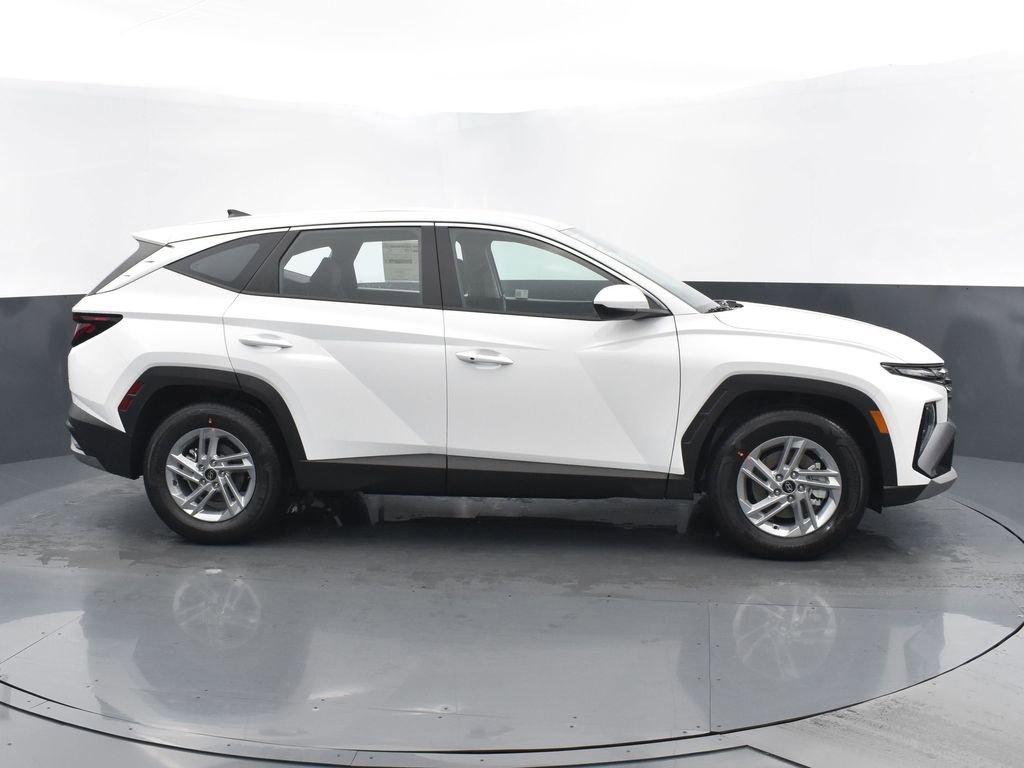 Used 2025 Hyundai Tucson SE image 3