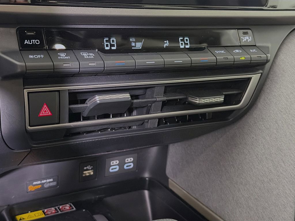 Used 2025 Toyota Camry LE FWD image 18